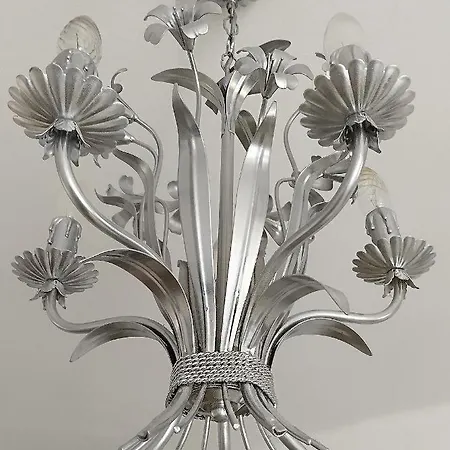 Silver Pelso Apartment